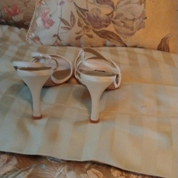 Pretty cream Nina dress shoes with subtle beading - Picture 3 of 3